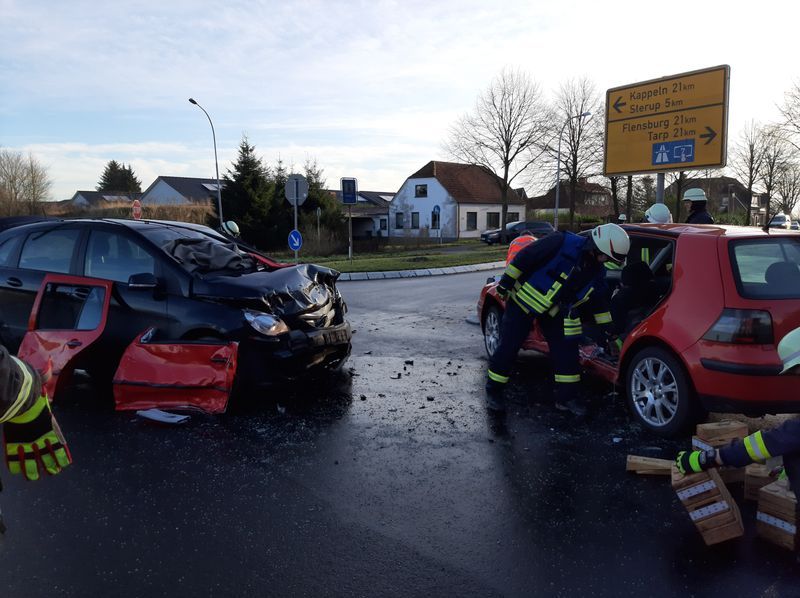 17 01 2020 Eingeklemmte Person bei Verkehrsunfall in Sörup