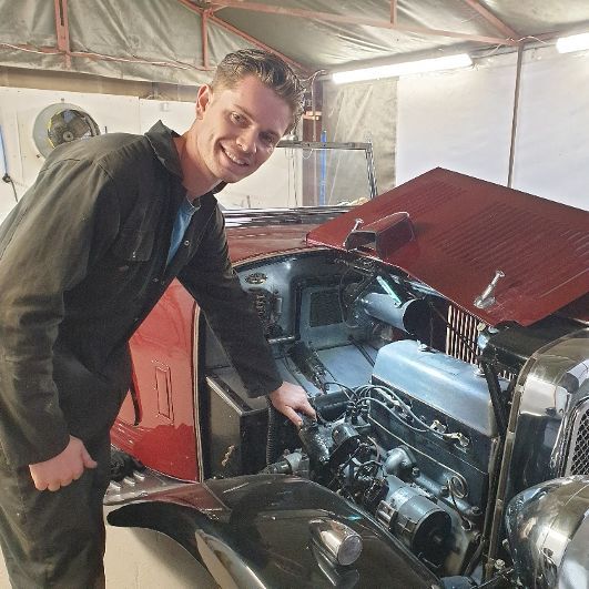 Oswestry Classic Car restoration team