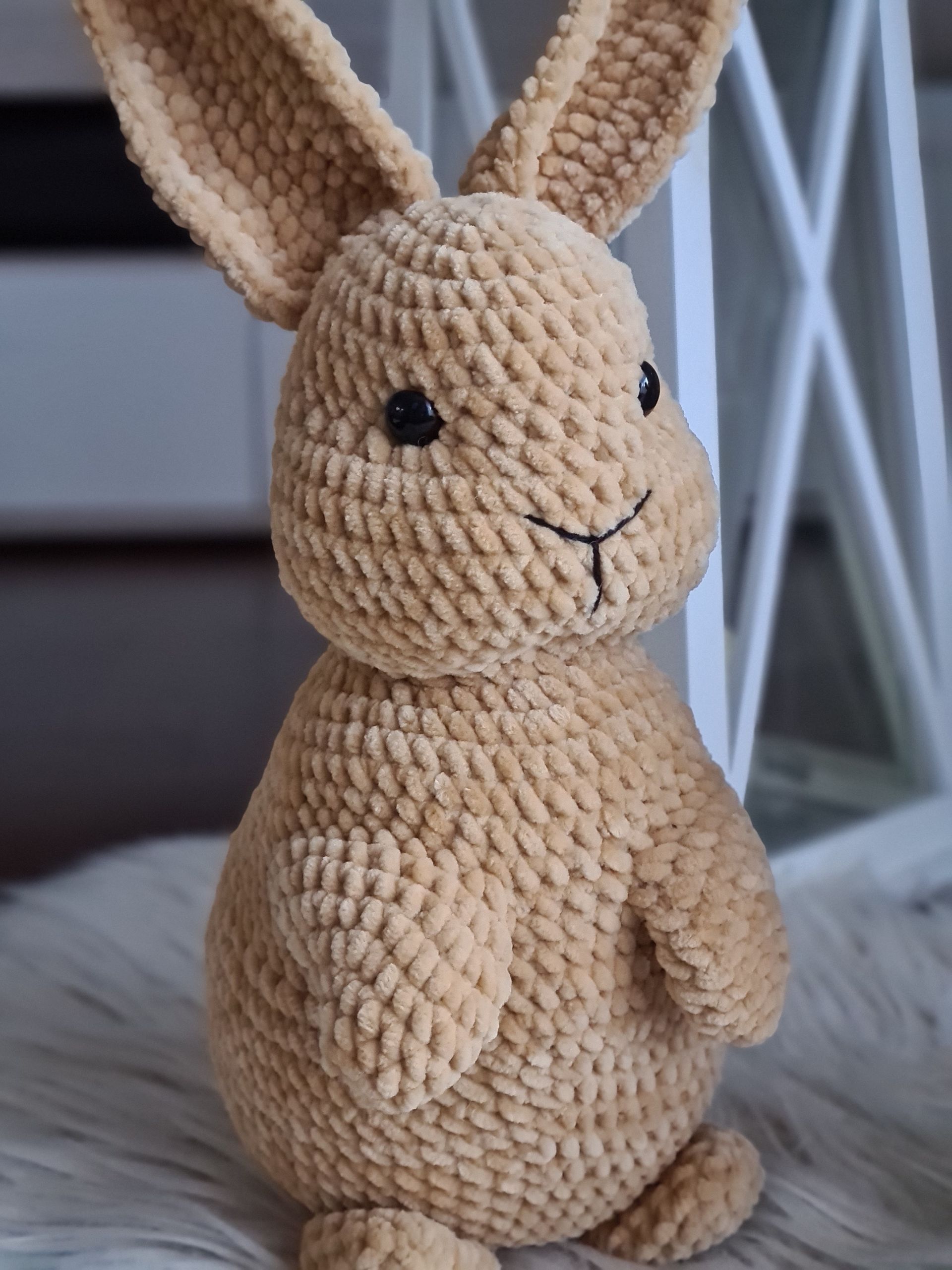 Mit liebe gehäkeltes Kuscheltier aus zertifiziertem Garn. Amigurumi Maschentierhaltung.