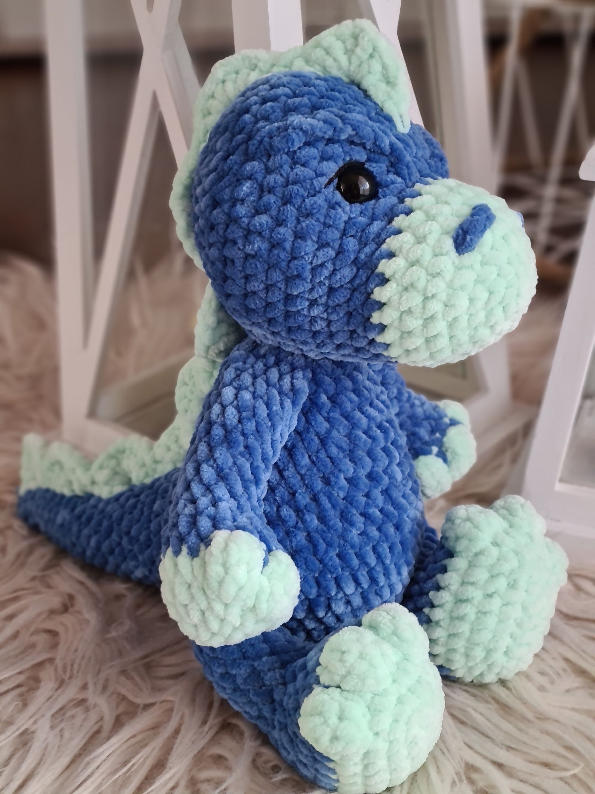 Mit liebe gehäkeltes Kuscheltier aus zertifiziertem Garn. Amigurumi Maschentierhaltung.