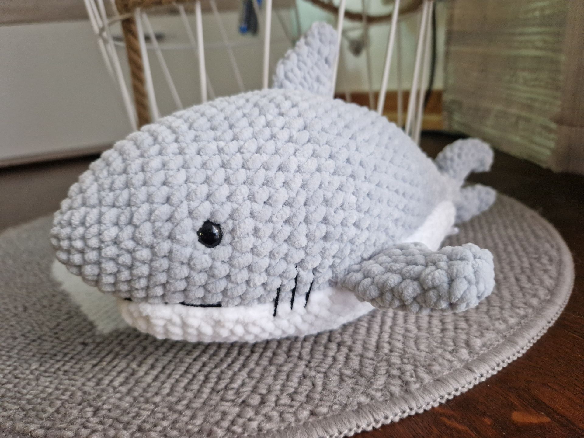 Mit liebe gehäkeltes Kuscheltier aus zertifiziertem Garn. Amigurumi Maschentierhaltung.