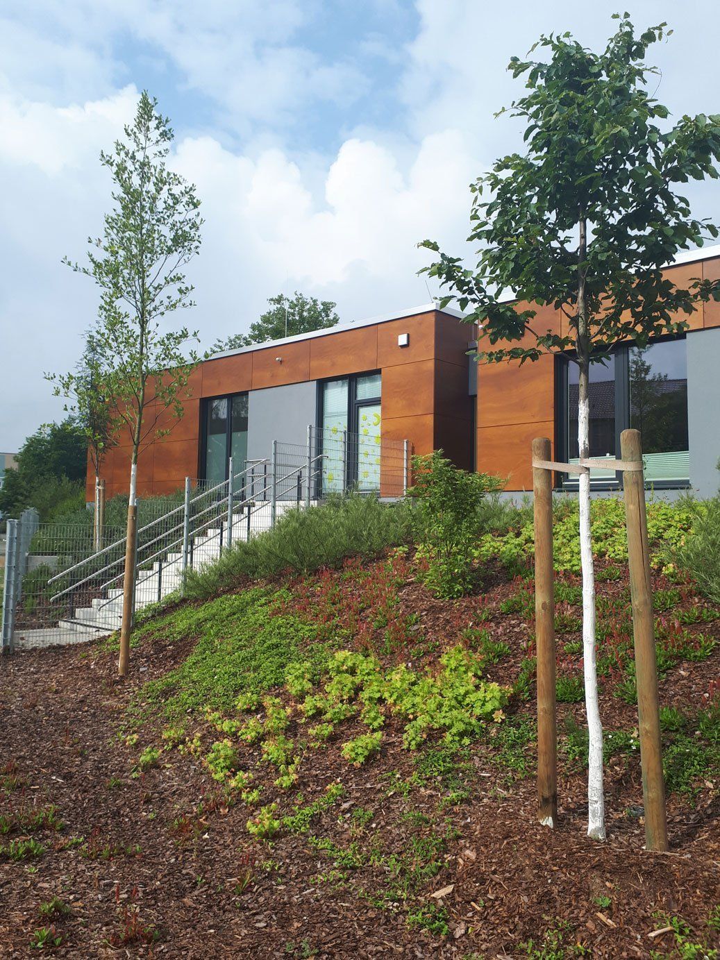 Treppenanlage, Baum- und Strauchpflanz