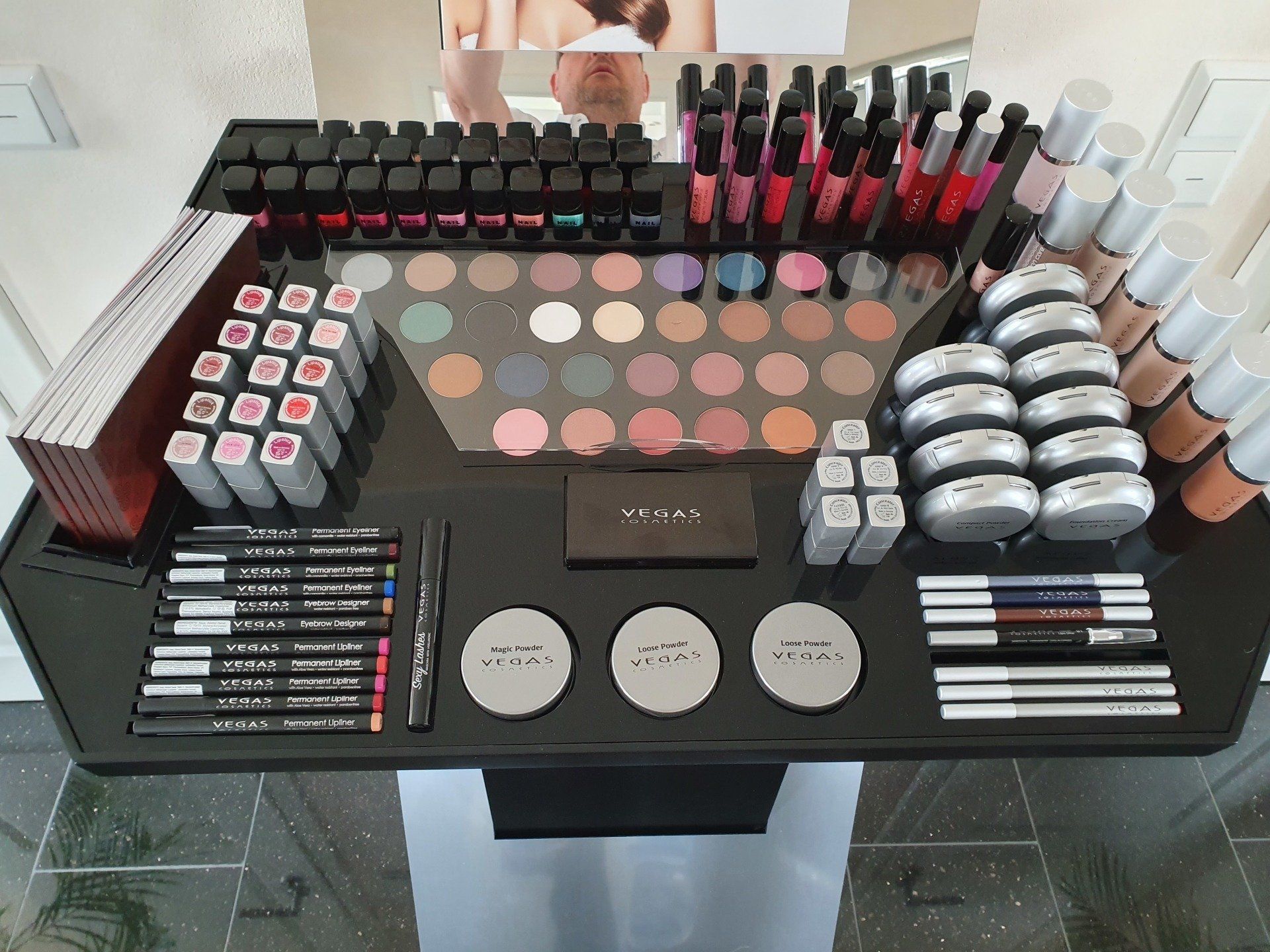 Vegas Cosmetics Parfum & Kosmetik für Salons & Studios