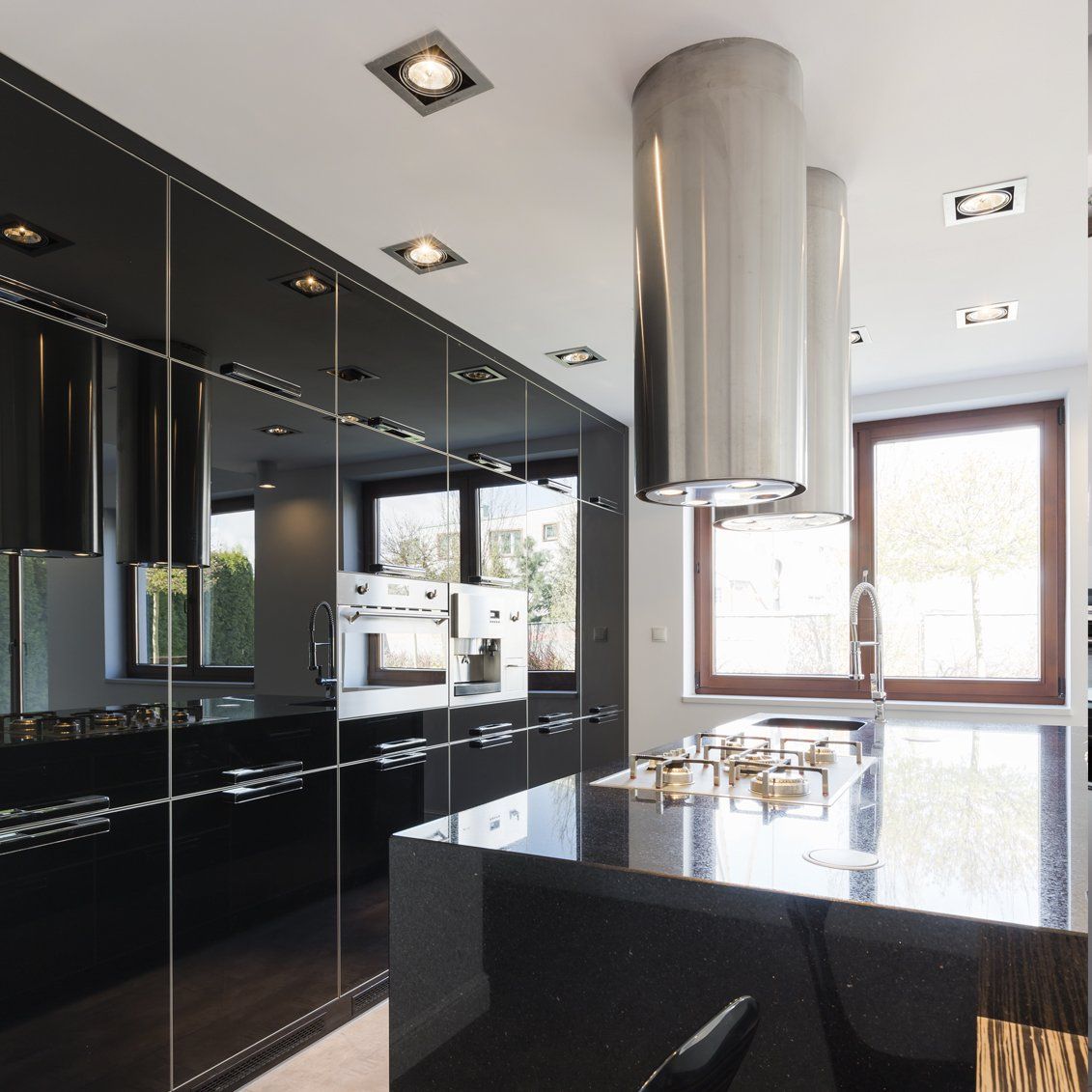 Cocina con Isla y extractor  cilíndrico