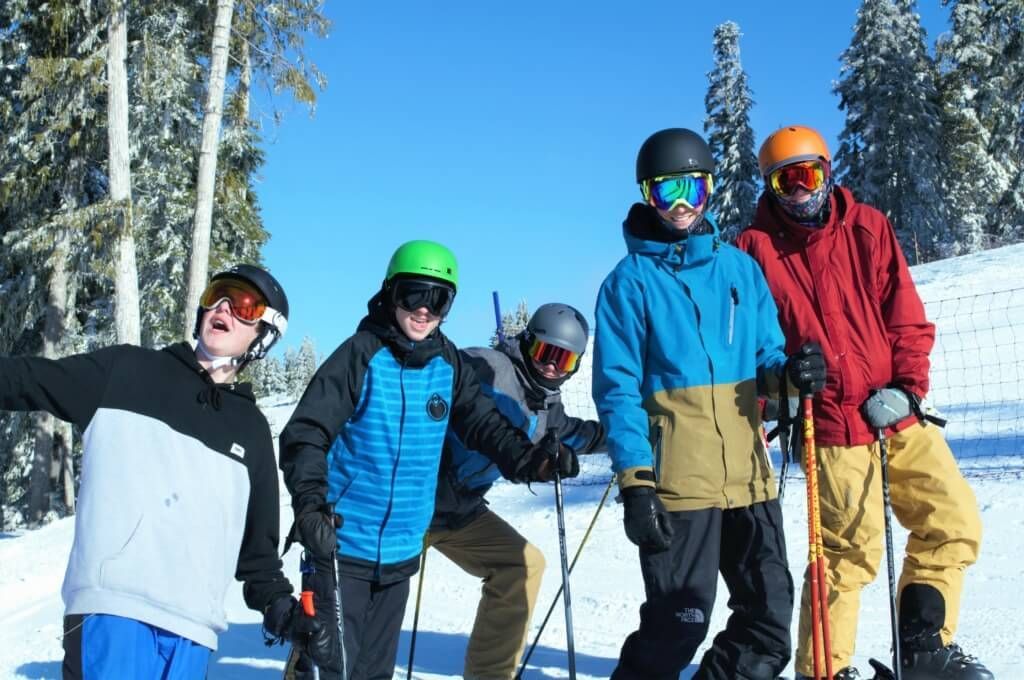 Schüleraustausch Kanada SchülerInnen beim Skifahren