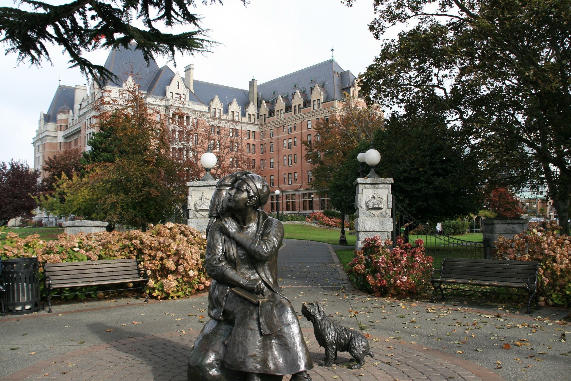 Auslandsaufenthalt Kanada Switch You Emily Carr Statue