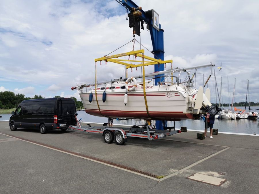 Bootstransporte bis 3,5 To. erledigen wir für Sie flexibel und unkompliziert.
