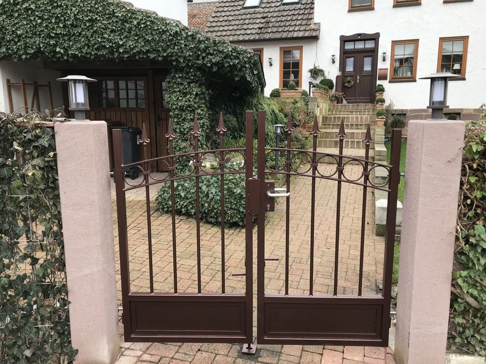 Zaun, Tor, Aufbau von Zäunen und Toren, Gitterstabmatten, Garagentore