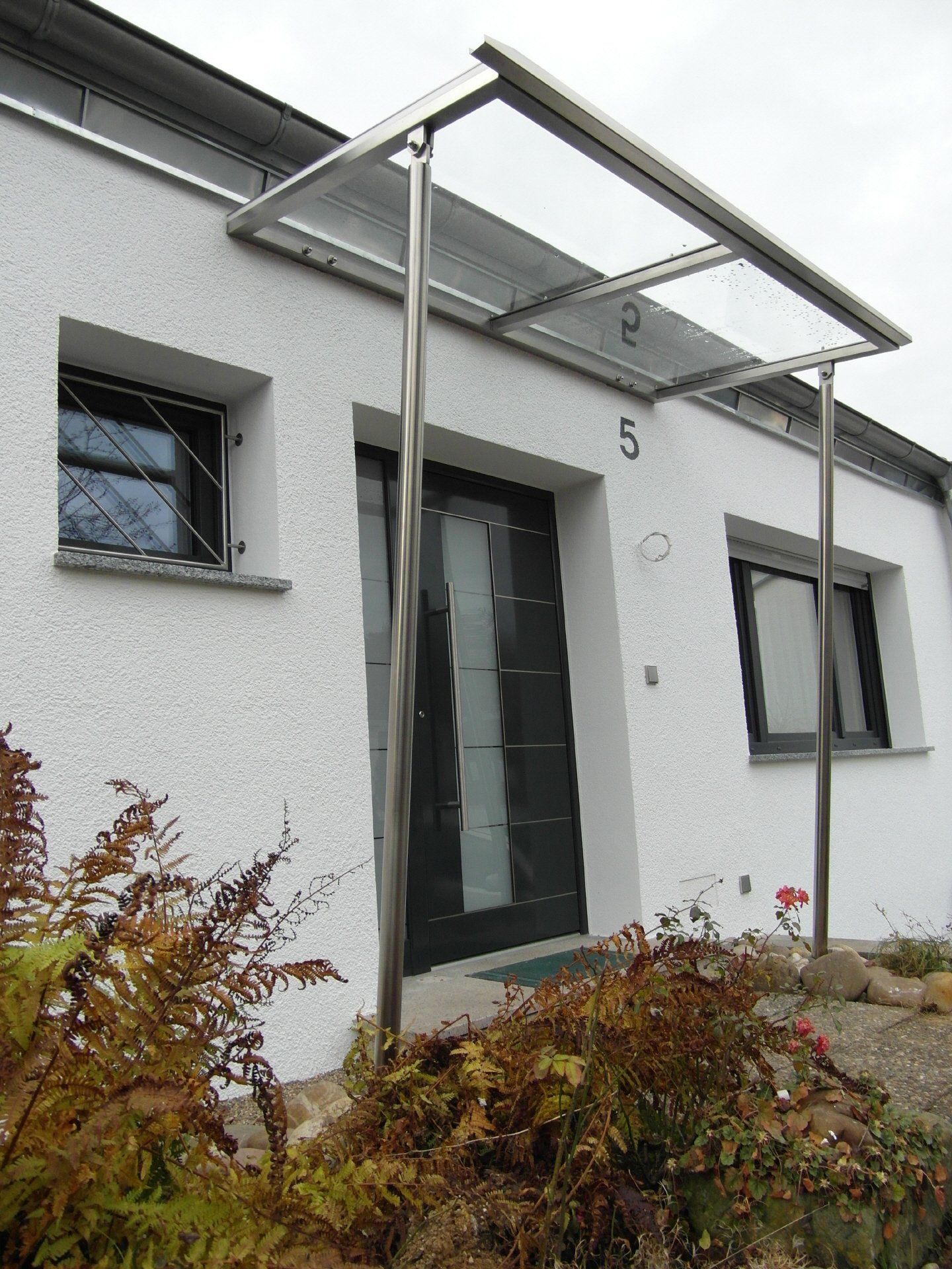 Überdachungen aus Stahl- oder Edelstahl