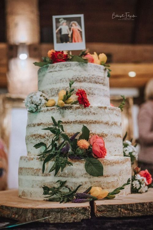 Bio-Hochzeitstorte-als-naked-Cake