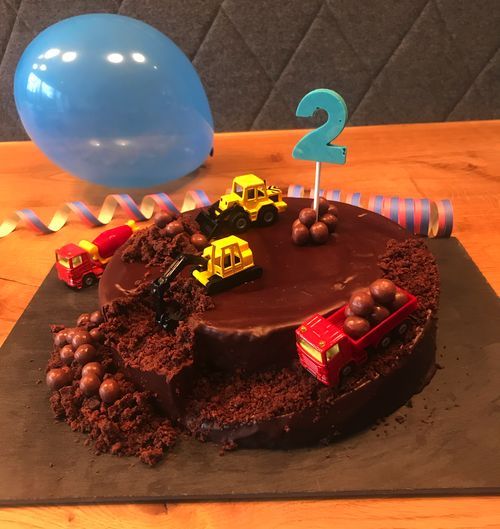 Bio-Kindertorte-mit-Baggern