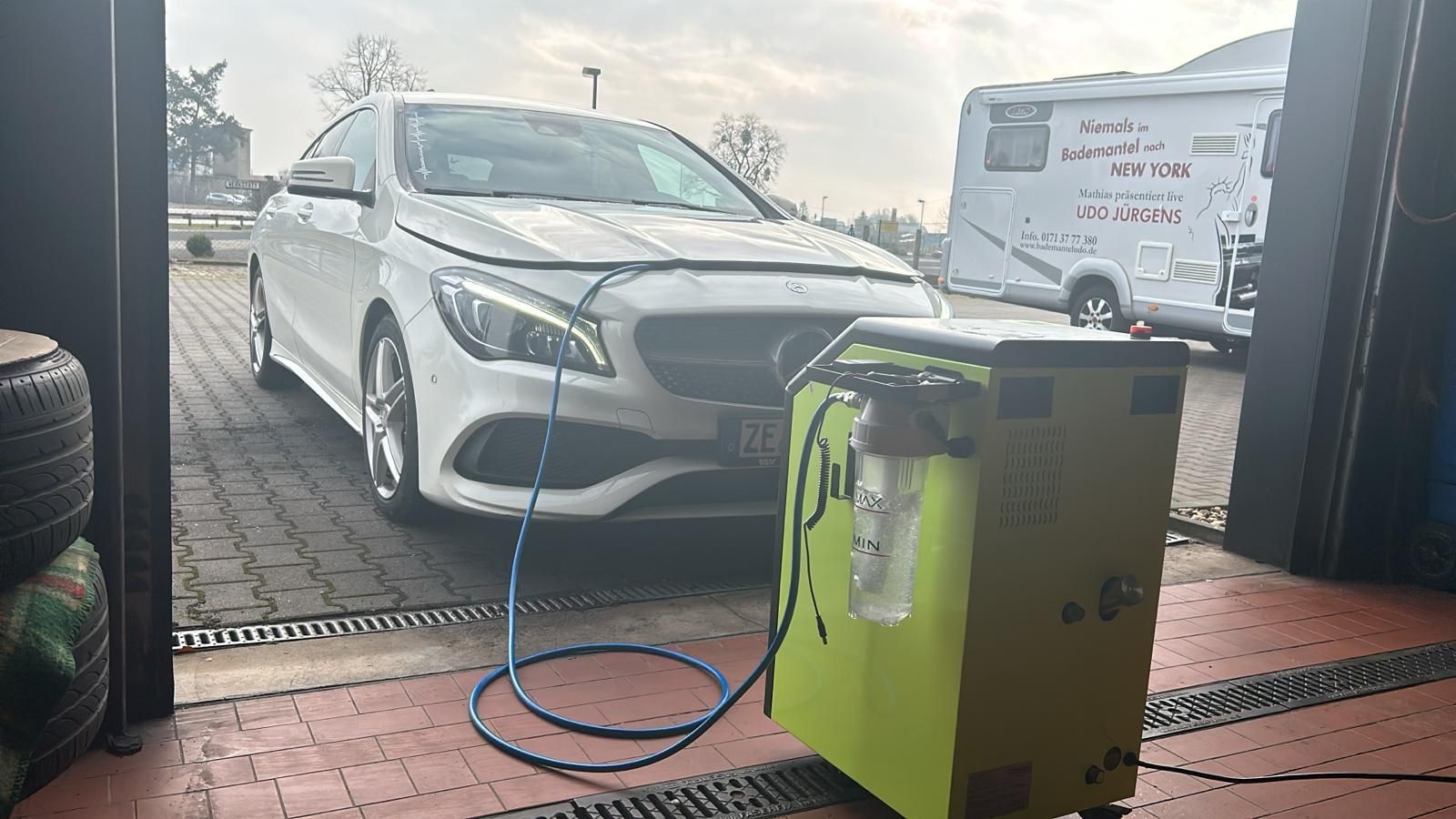 Carbon Cleaning Motorenreinigung bei B13 KFZ-Service in Dessau-Roßlau.