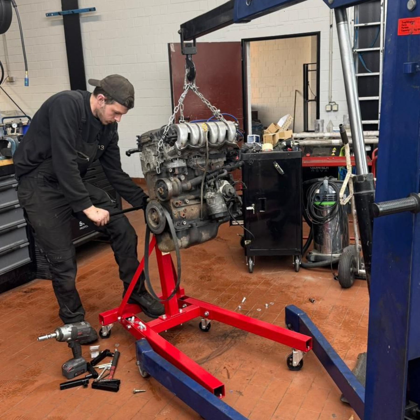 Das B13 KFZ-Service-Team in Rodleben: Meister Nico Kömling