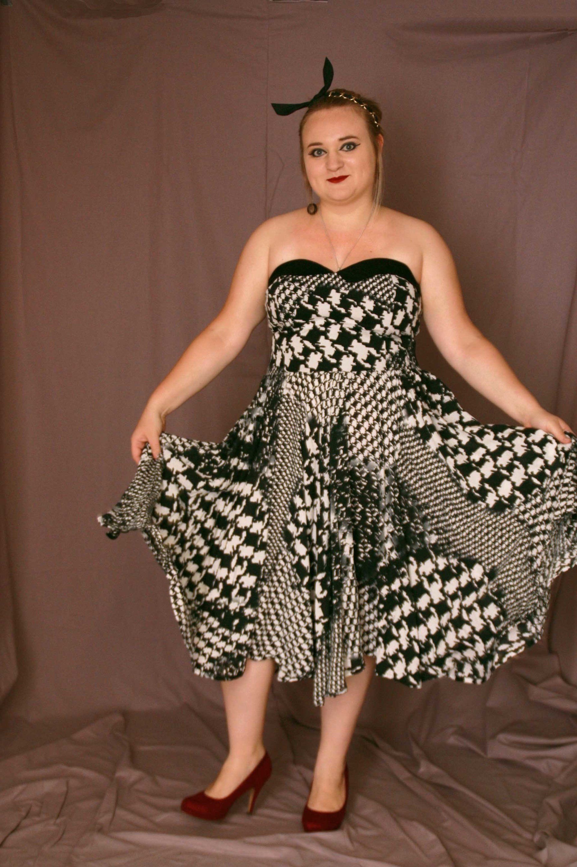 Frau Kleid 60s Kleid schwarz weiß woman dress 60s black white