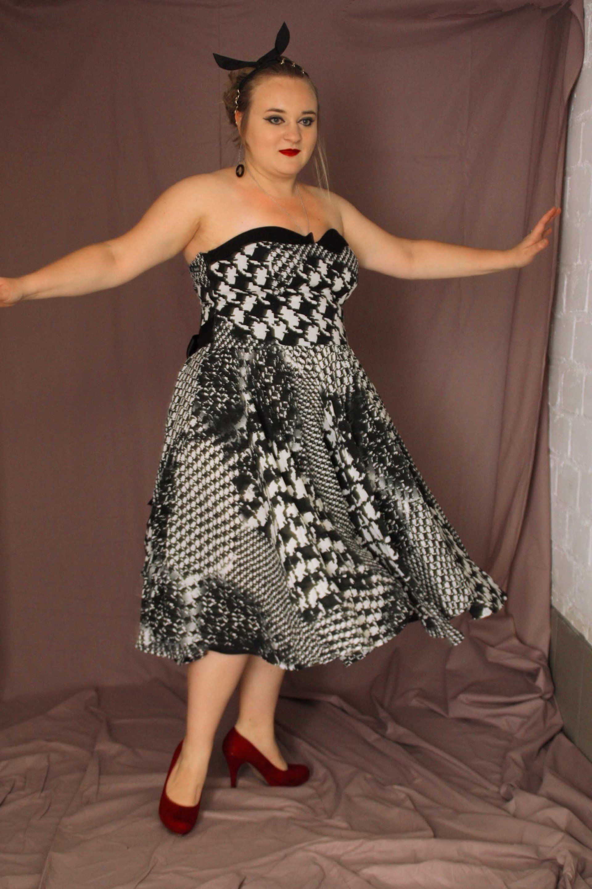 Frau Kleid 60s Kleid schwarz weiß woman dress 60s black white