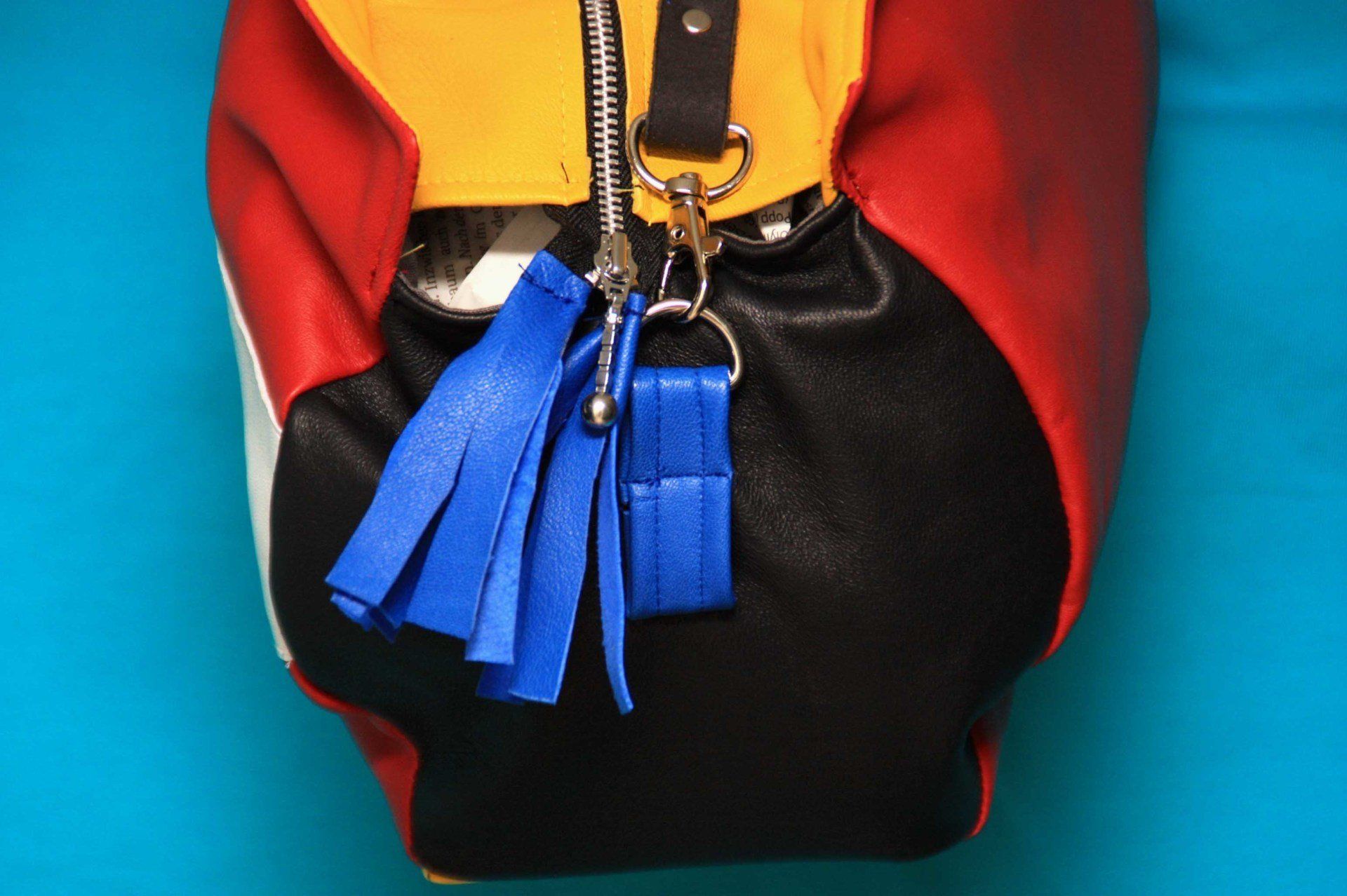 Tasche Leder bunt rot weiß gelb glau schwarz mittel