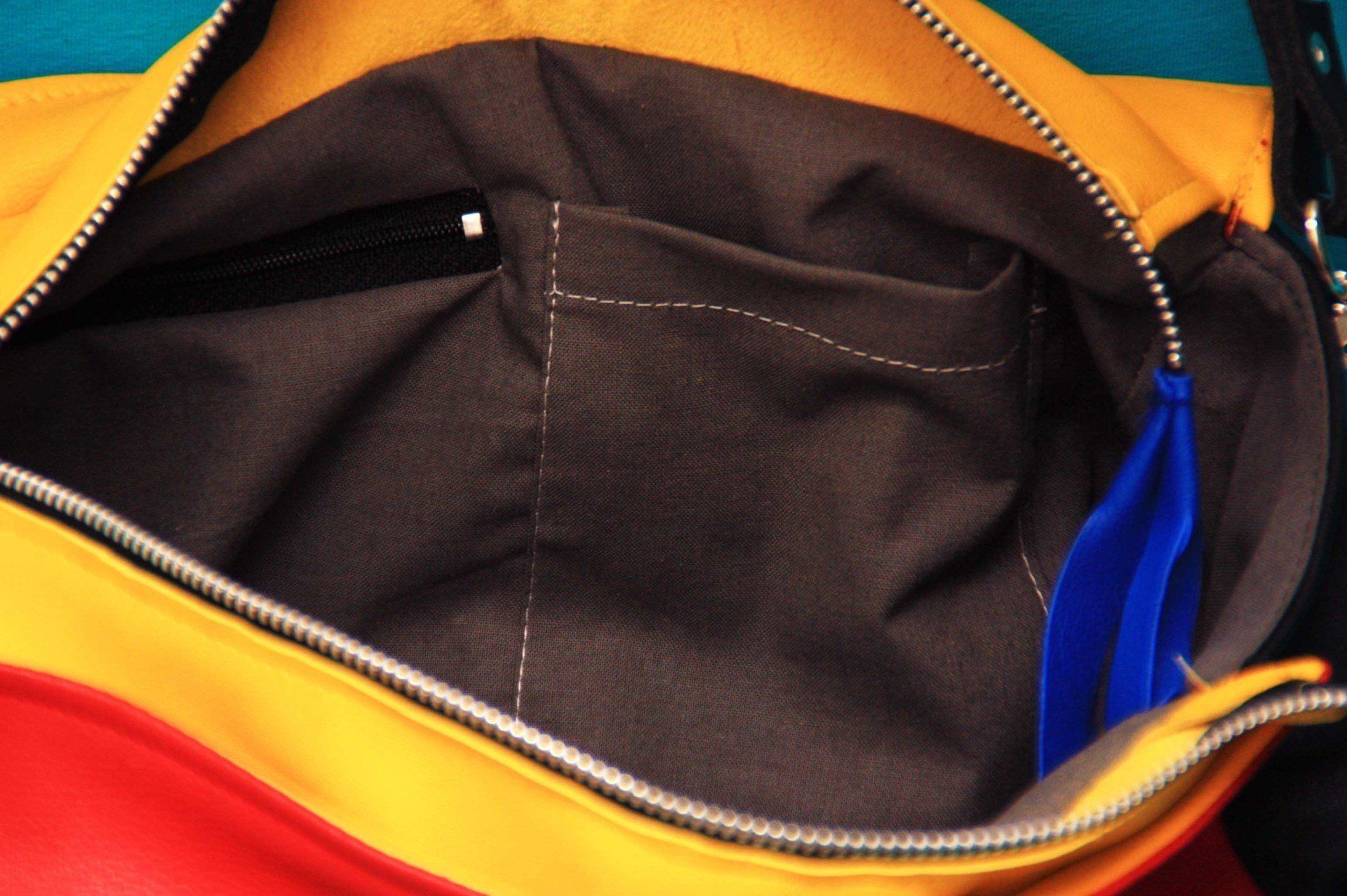 Tasche Leder bunt rot weiß gelb glau schwarz mittel