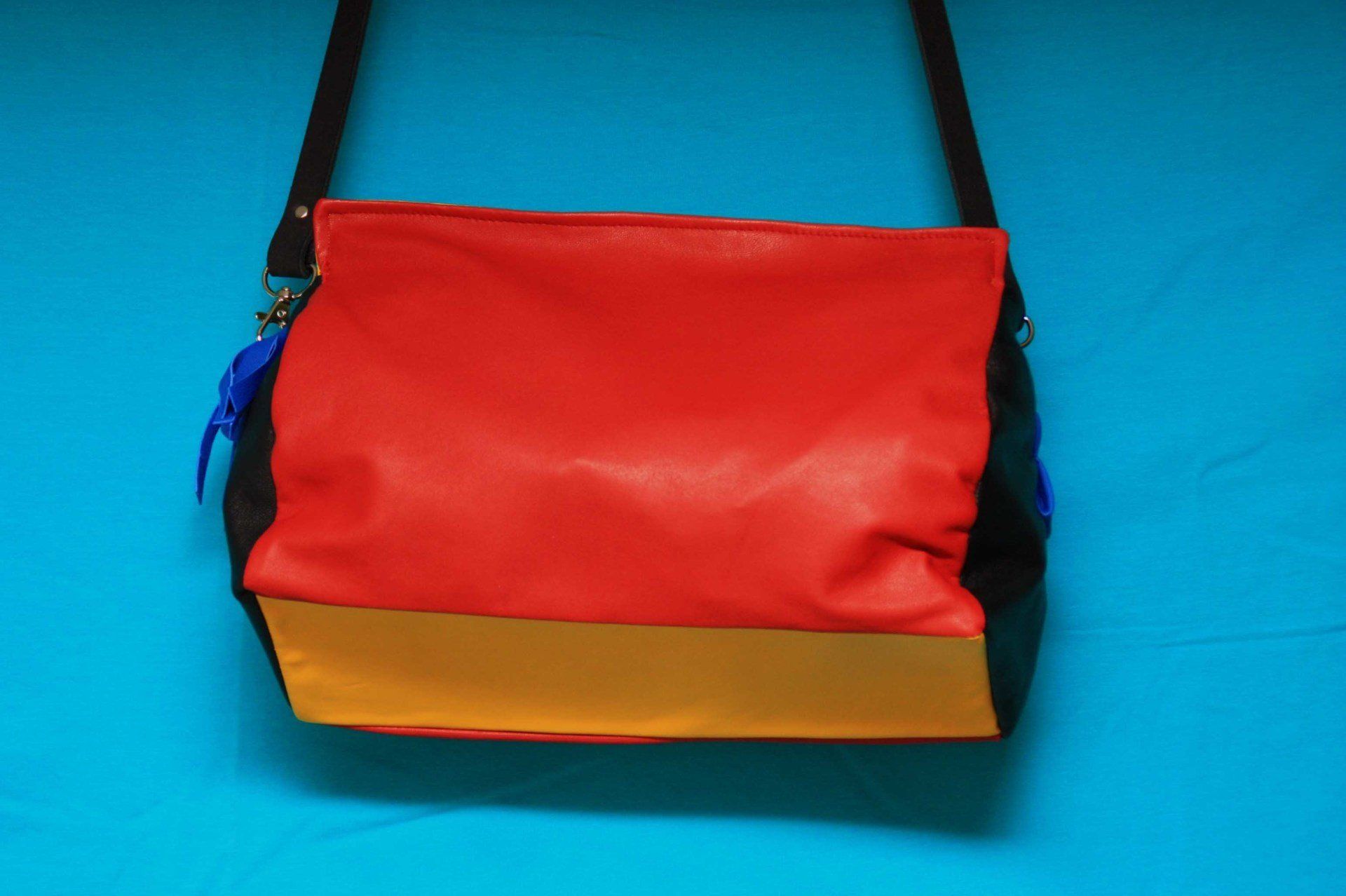 Tasche Leder bunt rot weiß gelb glau schwarz mittel