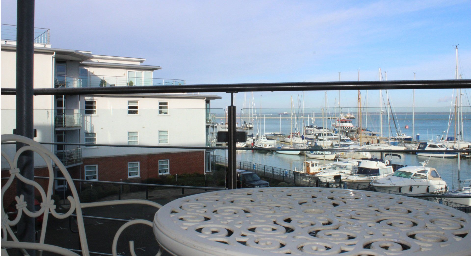 41 Marinus A Luxury Cowes Waterfront Self catering Apartment