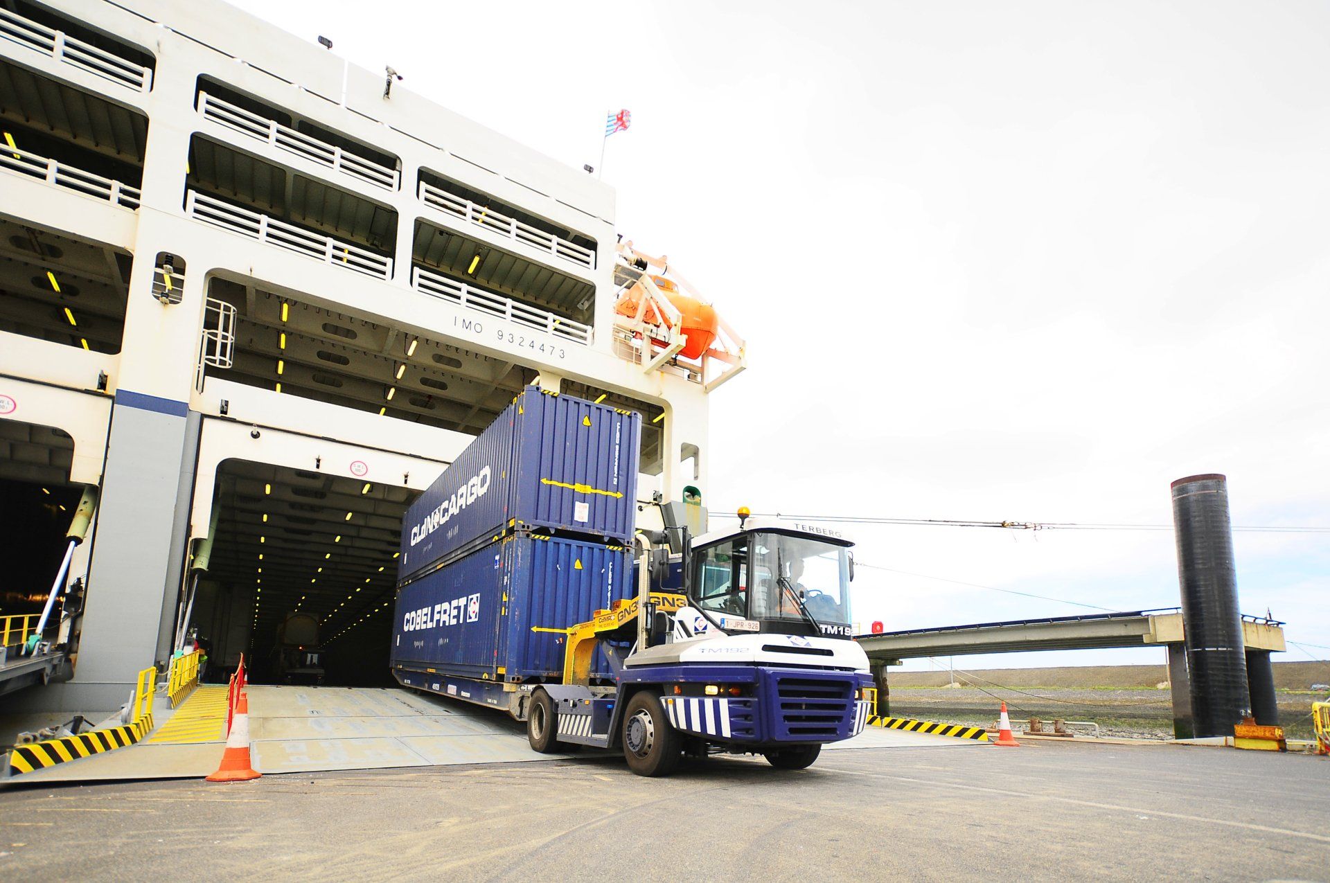 RoRo - Zugmaschine für Container Bewegungen