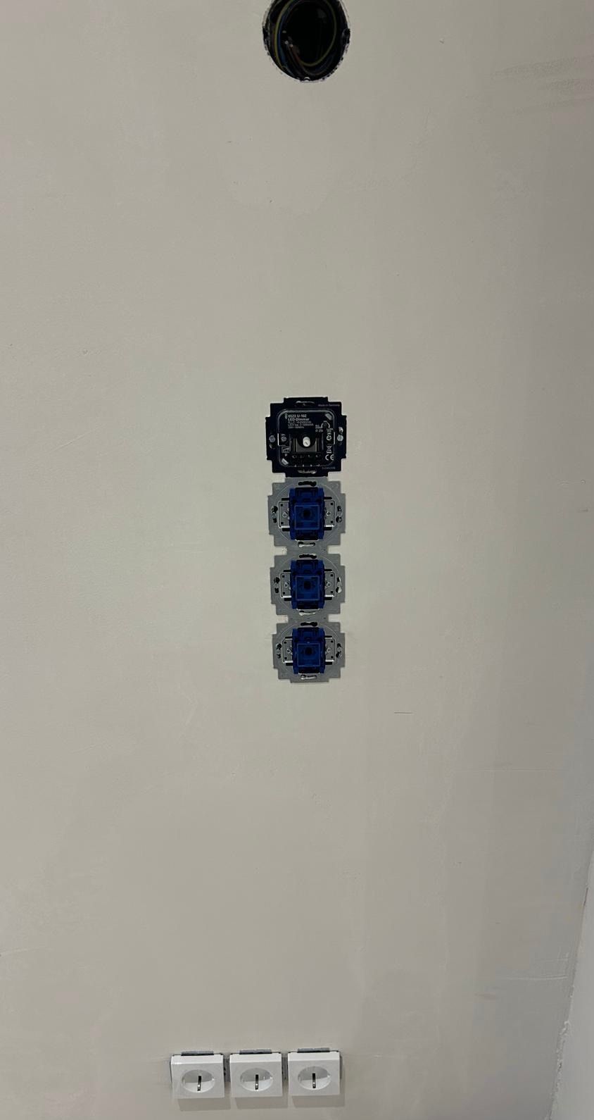 Steckdosen; Schalter; Kabel; Erneuerung; Instandsetzung; Haus; Wohnung; Büro