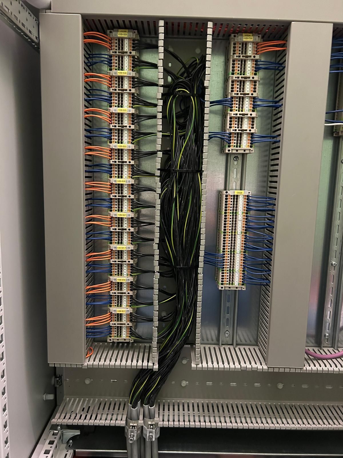 Verdrahtungsarbeiten; Kabel