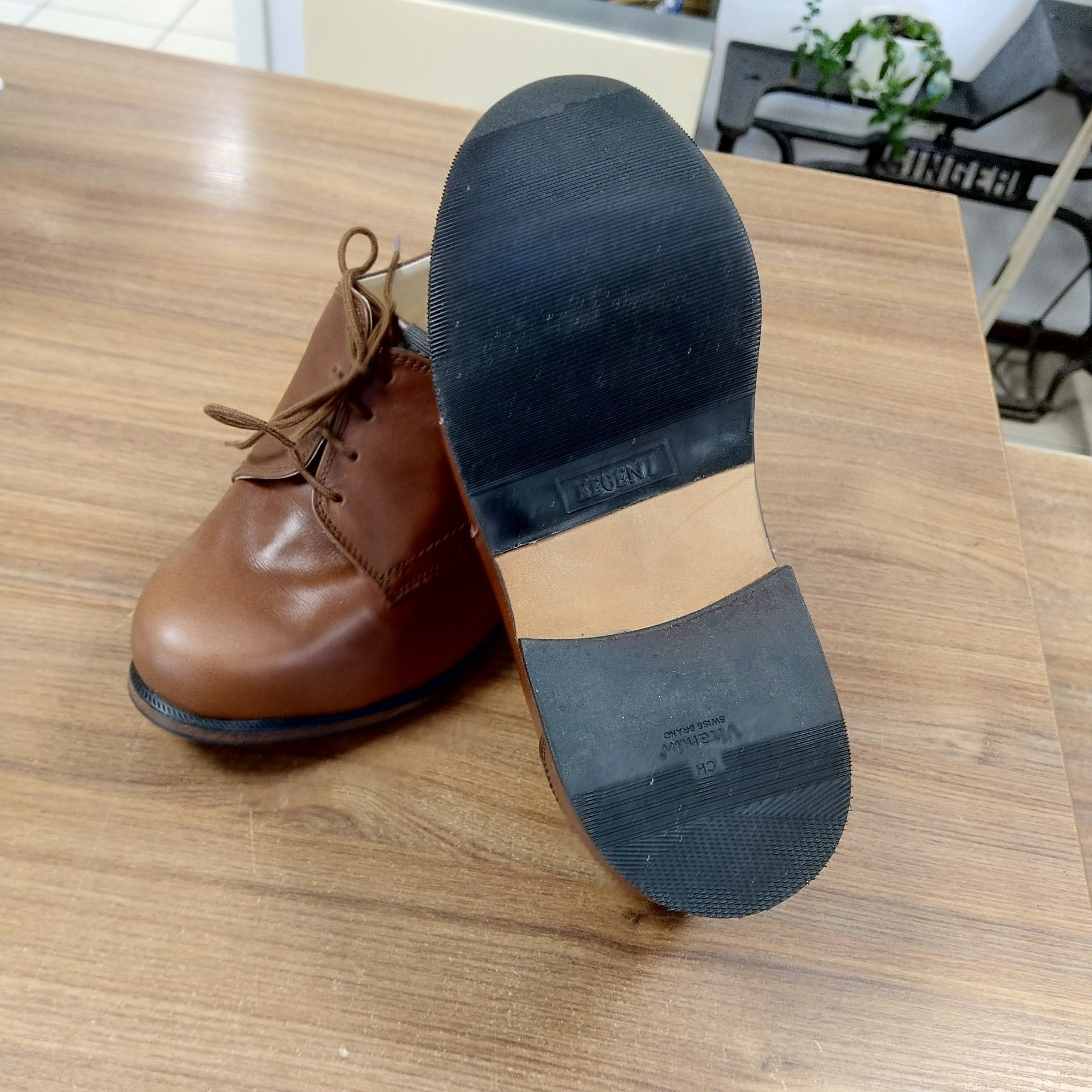 Reaparatur vn Absätzen, Schuhreparatur in Lingen