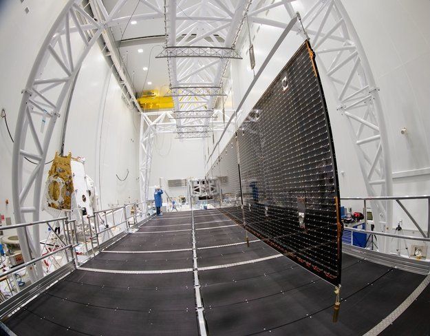 06 juillet 2018 Tests du  déploiement des panneaux solaires de BepiColombo.