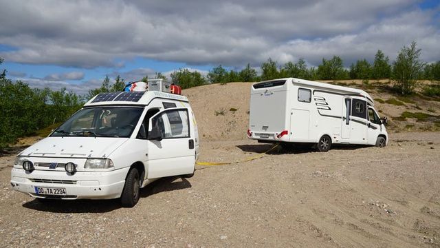 Wie ich versucht habe, ein Wohnmobil aus dem Sand zu ziehen - Schweden