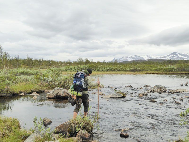 Wandern im Sarek Nationalpark in Schweden, Flussfurtung, Outdoor, Parek Boarek, Reiseblog, Weltreise, To The World's End