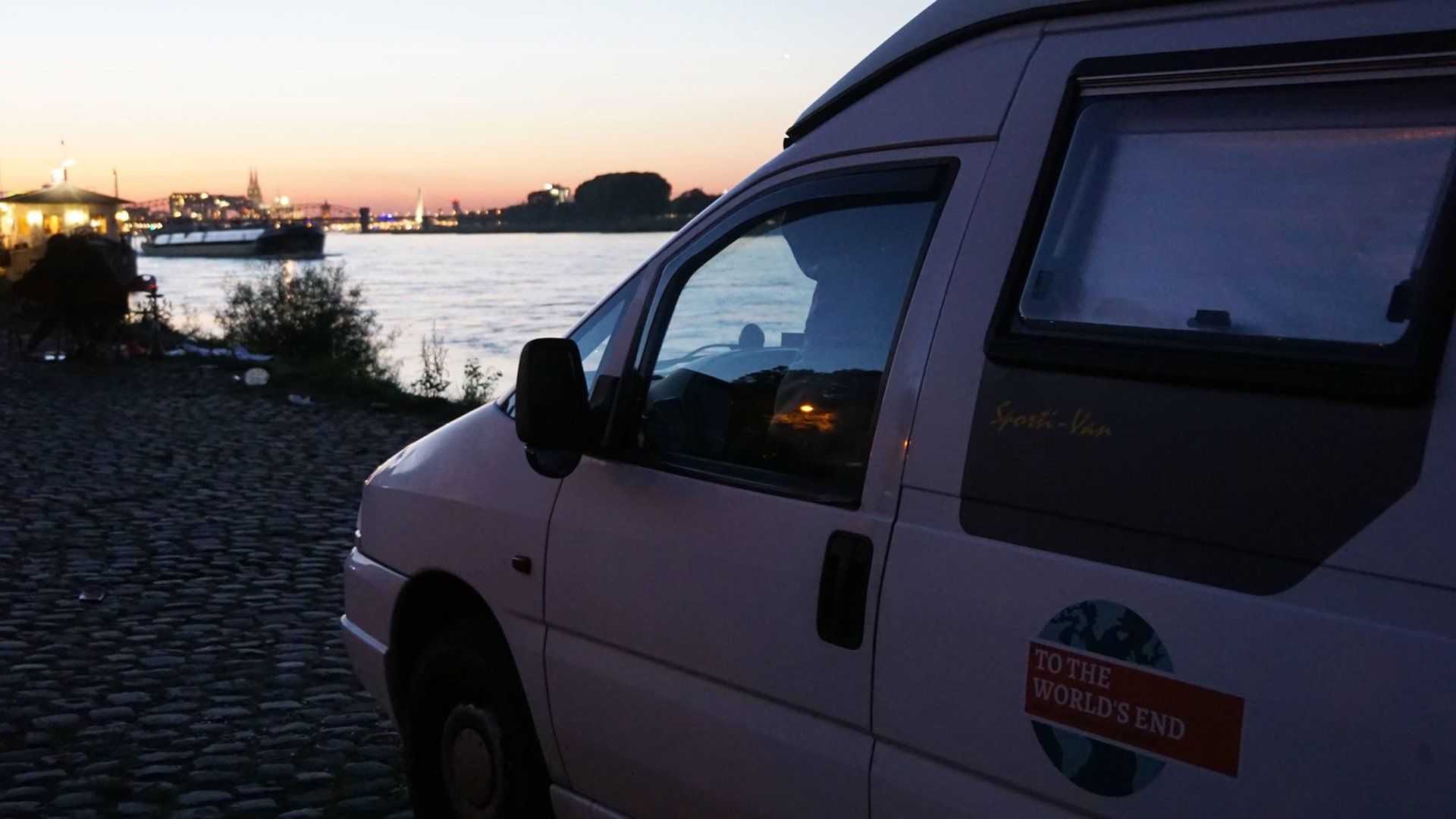 Fiat Scudo Sportivan in Köln, Start einer Weltreise, Strom im Camper, Solarzellen im Van, Reiseblog, To The World's End