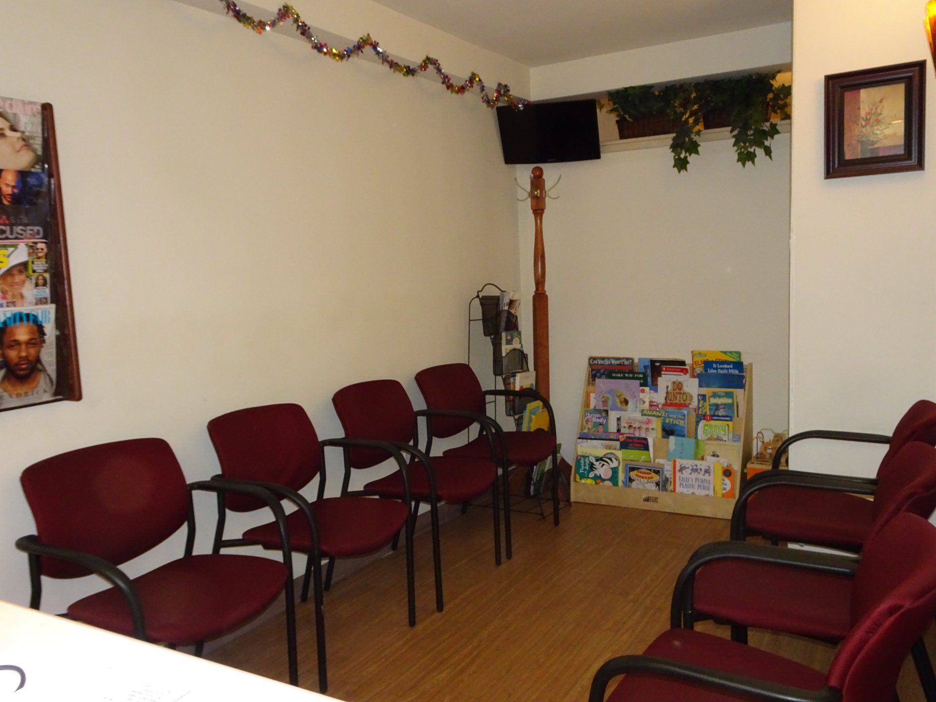 A row of chairs in Dr. Danian Wen, DDS' the waiting room
