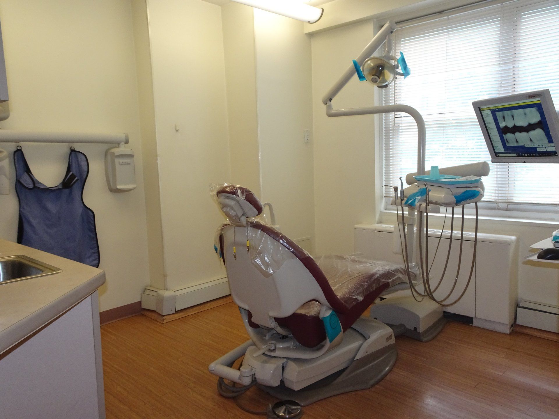A dental chair inside Dr. Danian Wen, DDS' office
