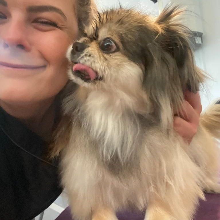 Lana Topmöller mit Chihuahua-Mix