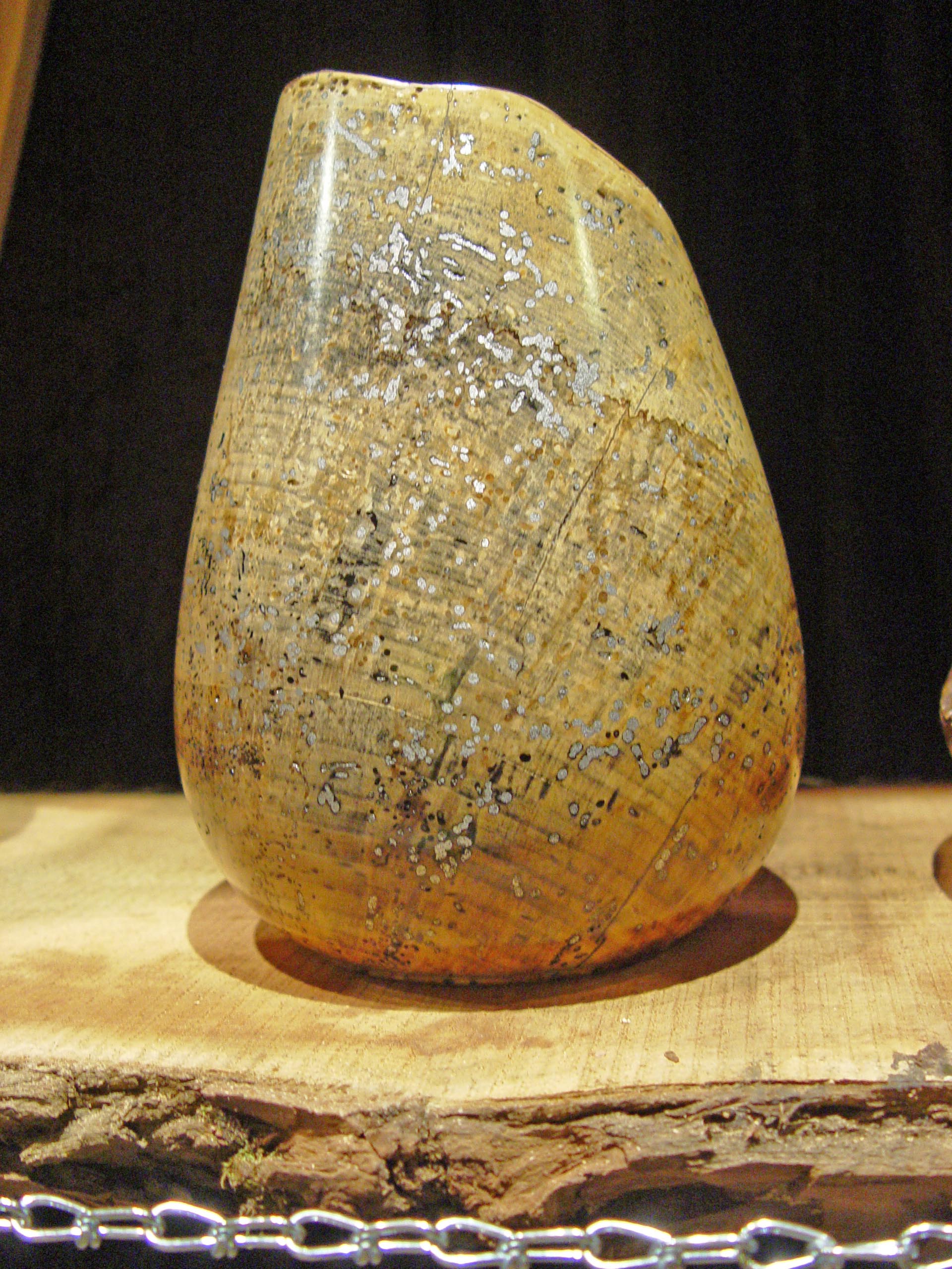 Vase Pappel  gestockt und wurmstichig, Wurmlöcher gefüllt mit Alugranulat, Kunstobjekt, Holzvase,  Vase, Kunsthandwerk, Handarbeit,