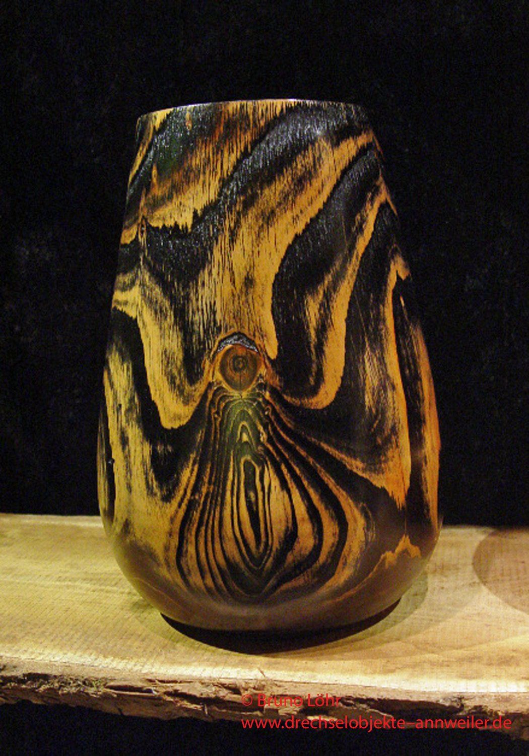 Vase Zeder ebonisiert und strukturiert, Kunstobjekt, Holzvase,  Vase, Kunsthandwerk, Handarbeit,