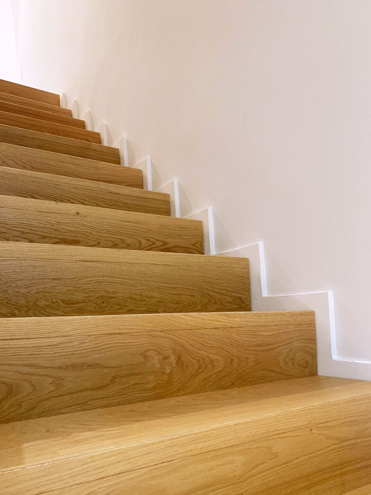 Holztreppe, Treppenbelag, Erneuerung, Haustür, Eingangsbereich, Flur