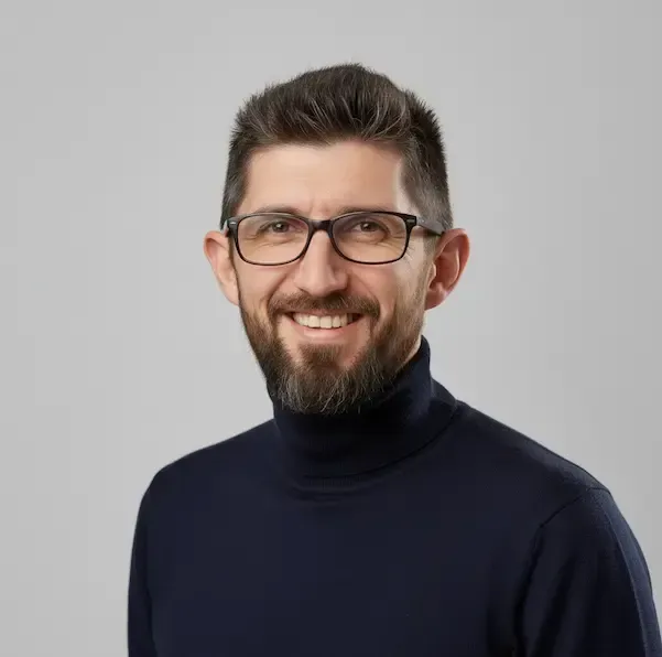 Porträt von Adrian Chifor: Ihr erfahrener IT-Techniker und Inhaber von AdrianRepair in Kößlarn Adrian Chifor Porträt – IT-Techniker & Inhaber AdrianRepair Kößlarn - Board-Level Repair