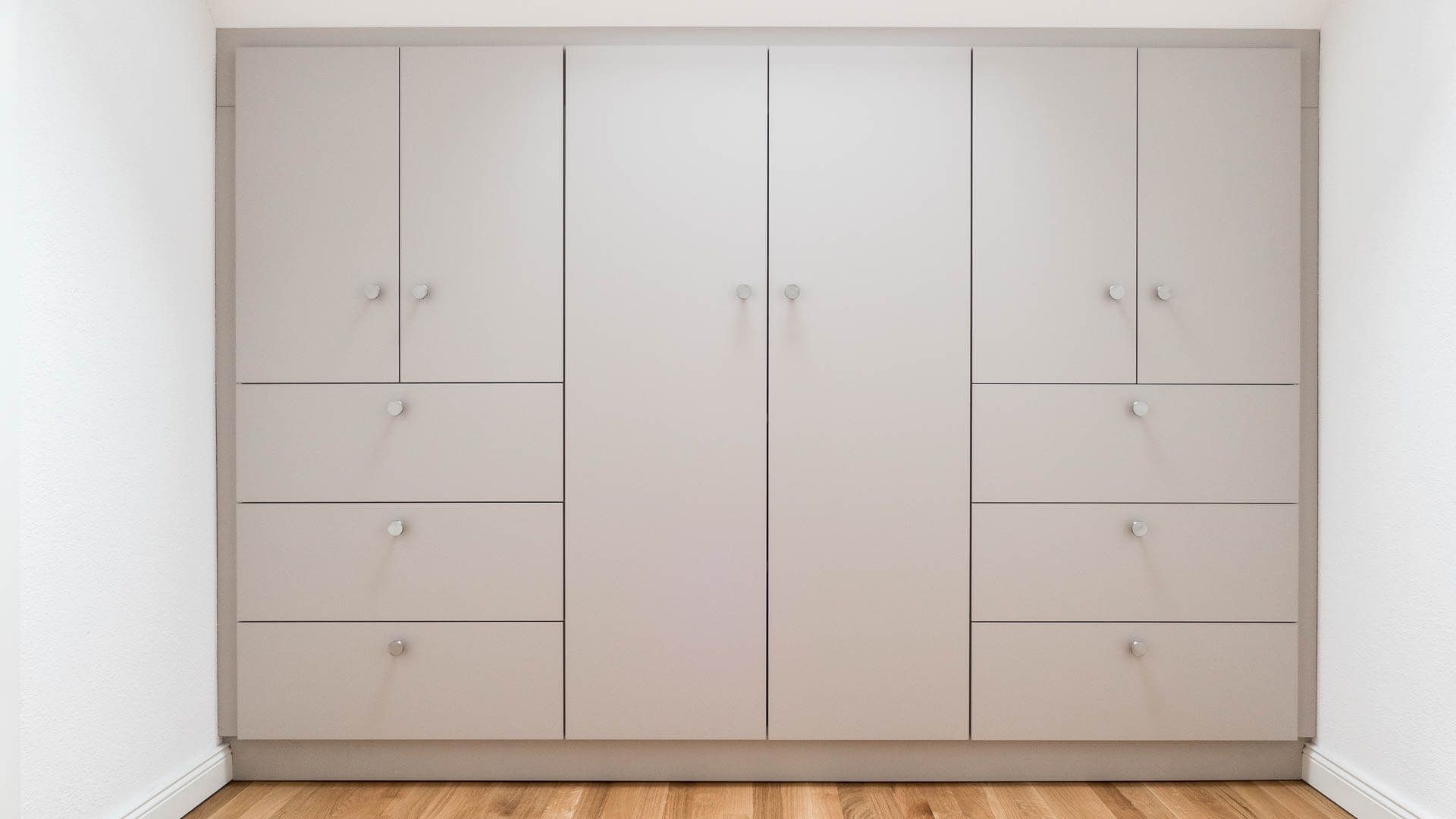 Schlafzimmer und Ankleiden