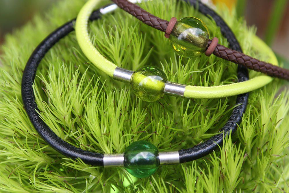 Schmuck aus grünem Bernstein bei Regina Müller in Karlsruhe
