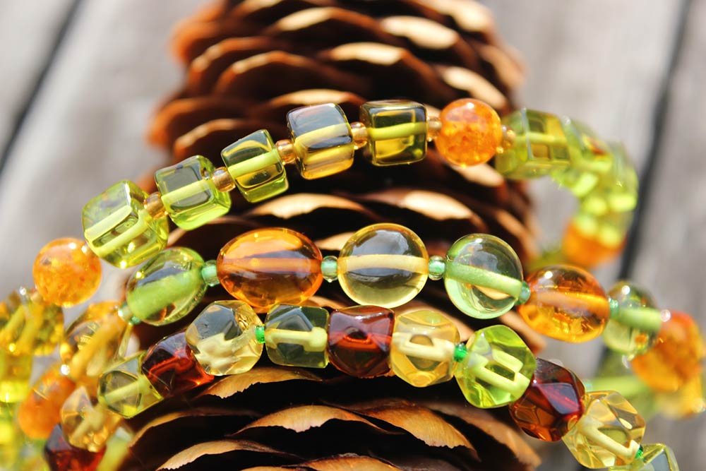 Schmuck aus grünem Bernstein bei Regina Müller in Karlsruhe