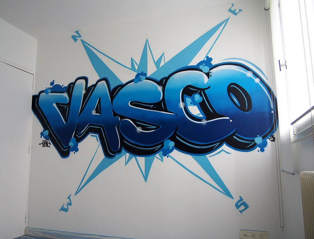 prénom enfant tagué sur un mur