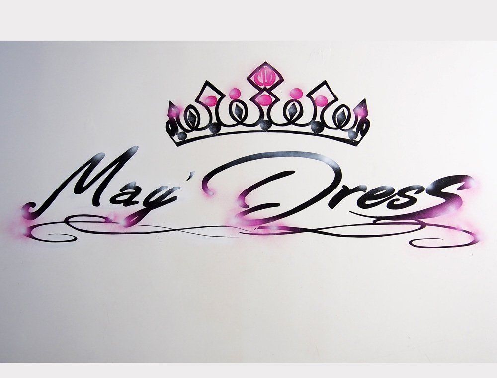 May dress  écrit  sur un mur