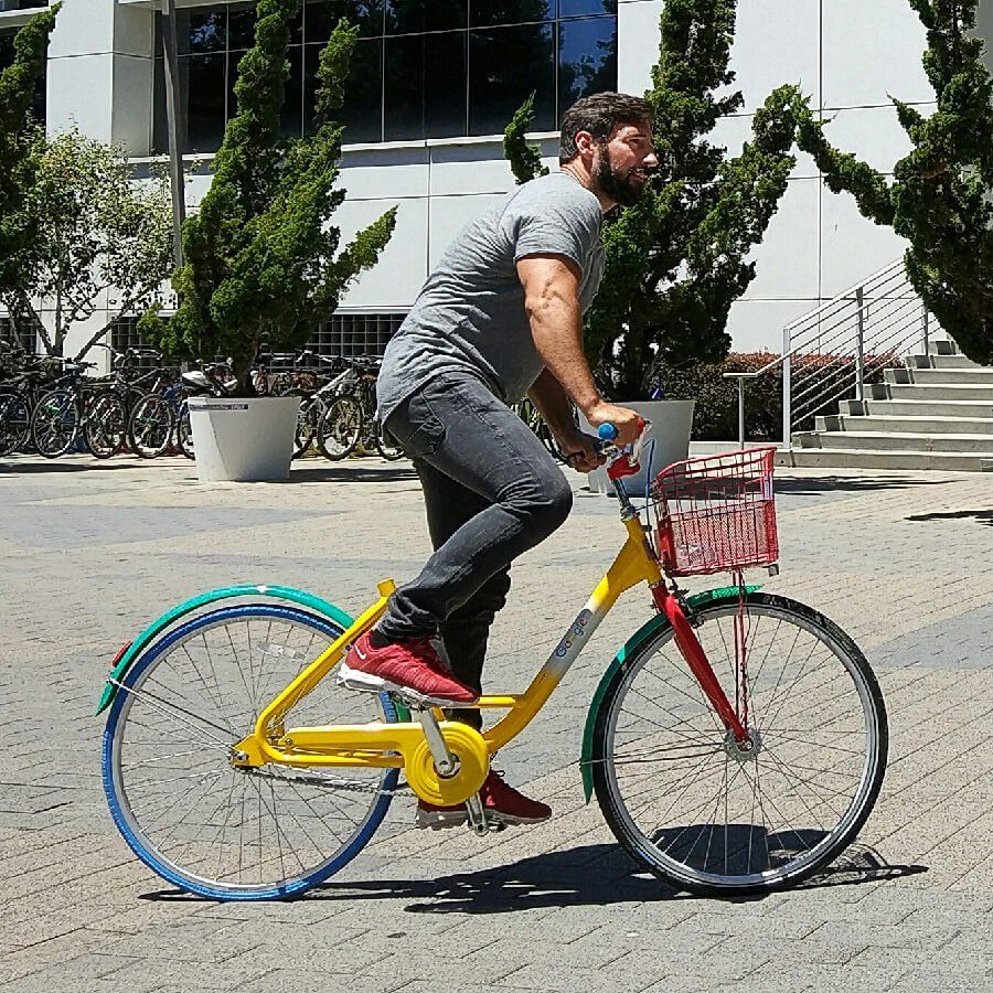 Dani Barberá CEO de Flandr en bicicleta en Silicon Valley