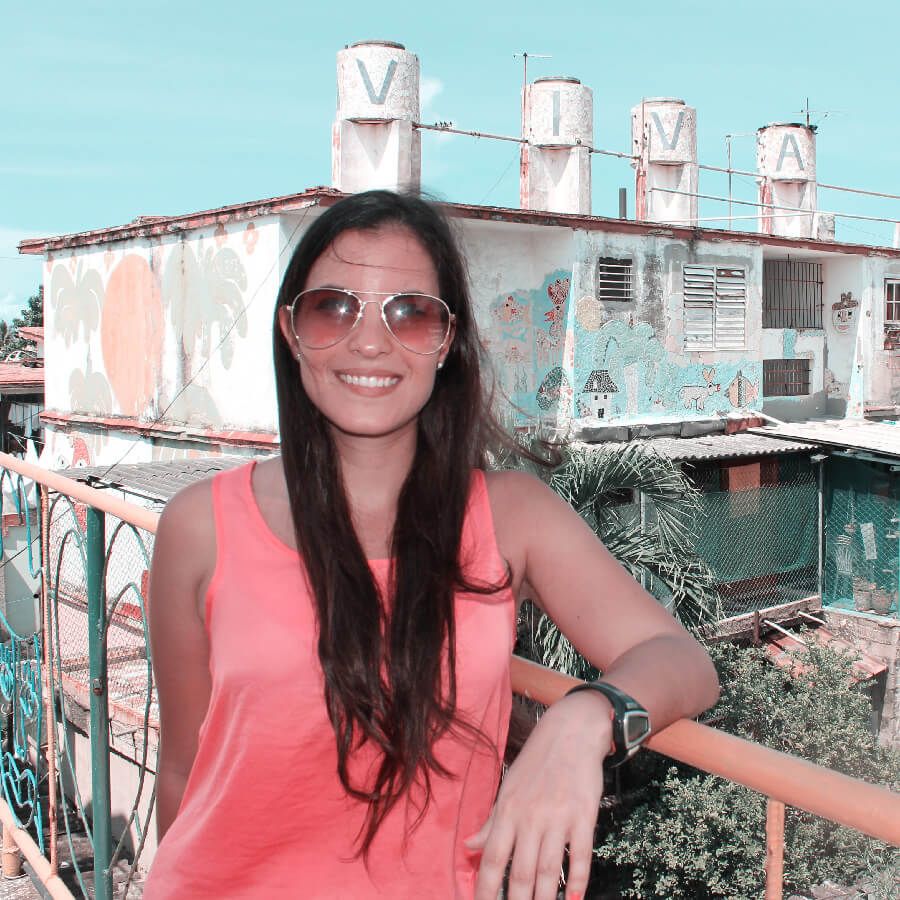 Sandra González responsable de relaciones institucionales de Flandr de viaje en Cuba