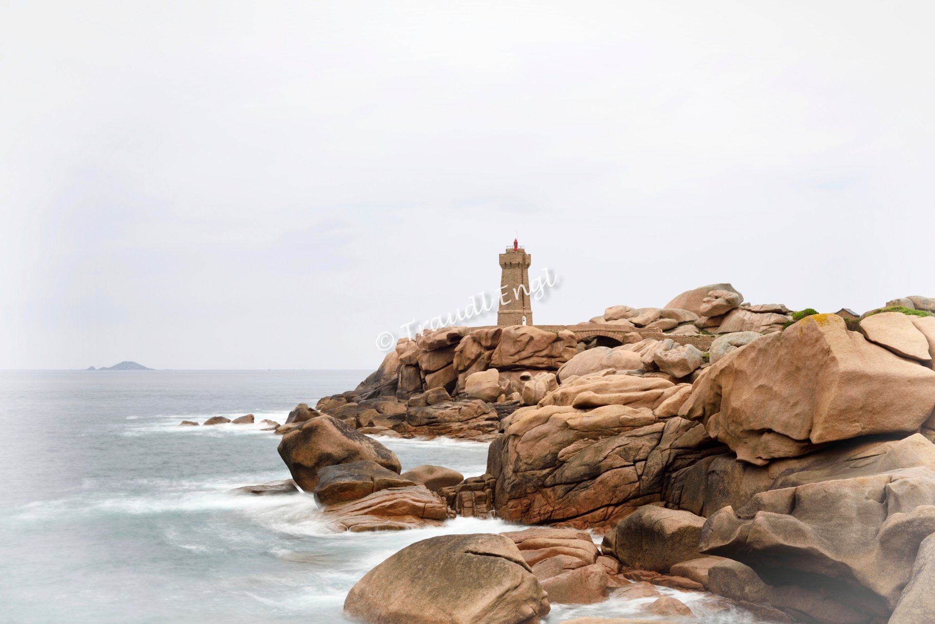 Meeresküste, Steinküste, Felsenküste, Granitgestein, Leuchtturm, Min Ruz, Rosa Granitküste, Granit rosa, Felskolosse, Perros-Guirec, Bretagne, Frankreich, Europa, Traudl Engl