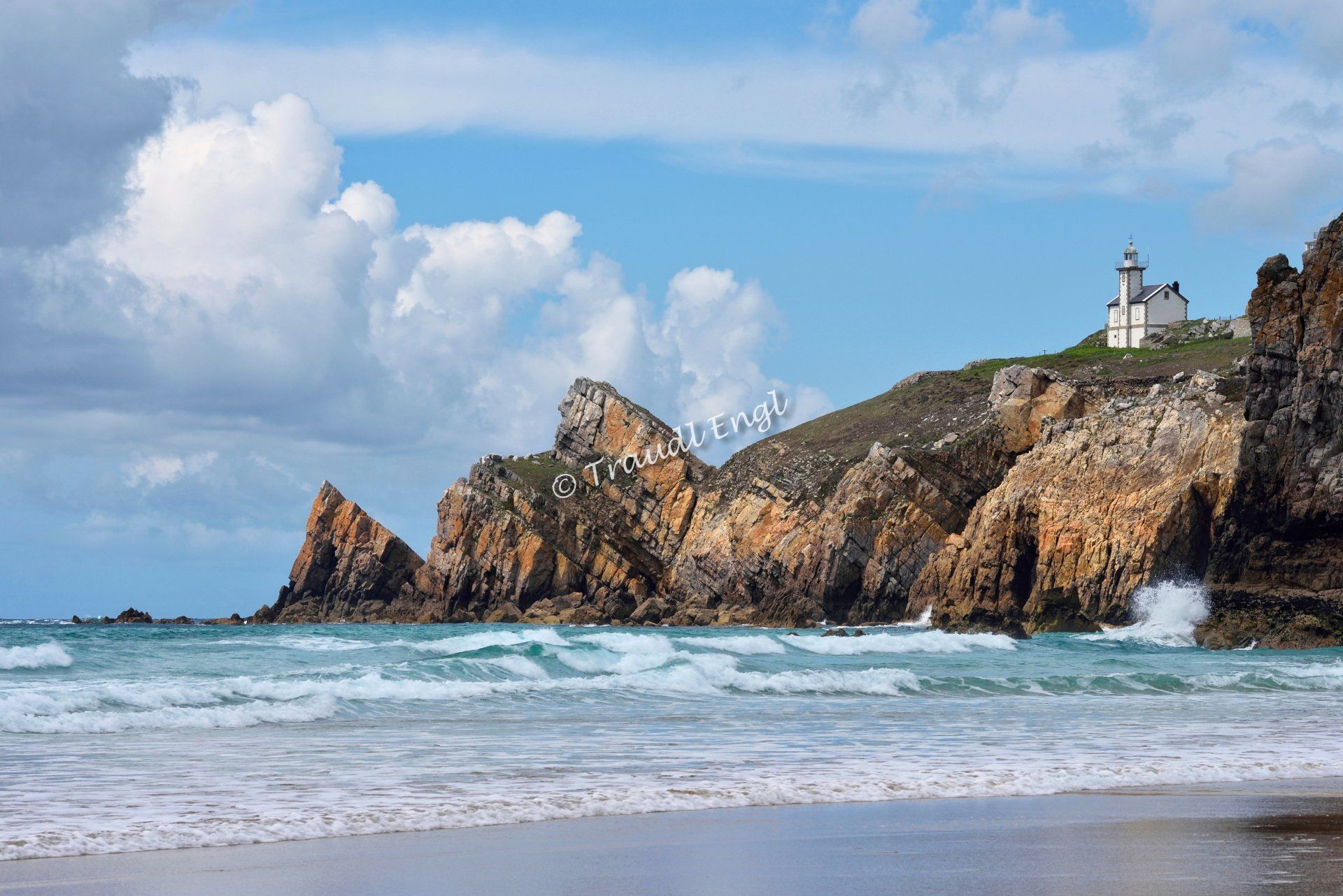 Meeresküste, Steilküste, Meeresstrand, Leuchtturm, Pointe du Toulinguet, Landspitze, Finistère, Bretagne, Frankreich, Europa, Traudl Engl