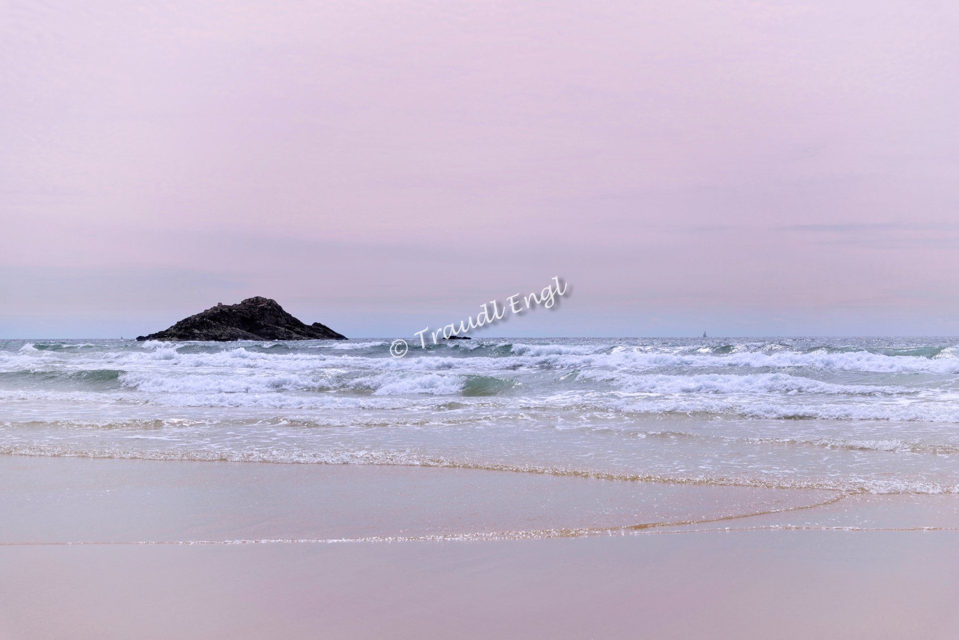 Meeresküste, Meereswellen, Sandstrand, Felseninsel, Cote Sauvage, Bretagne, Frankreich, Europa, Traudl Engl