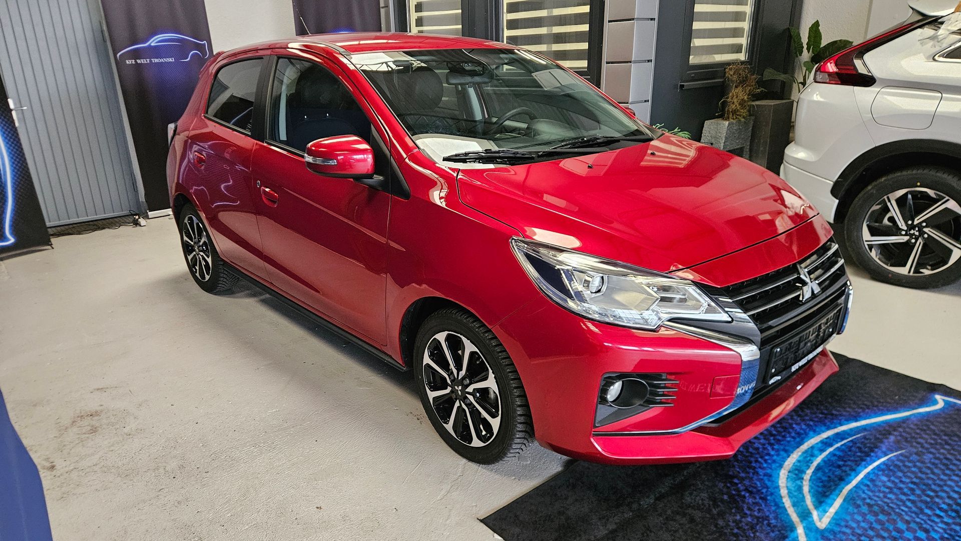 Roter Mitsubishi Space Star Kleinwagen zum Verkauf bei KFZ Welt Troanski
