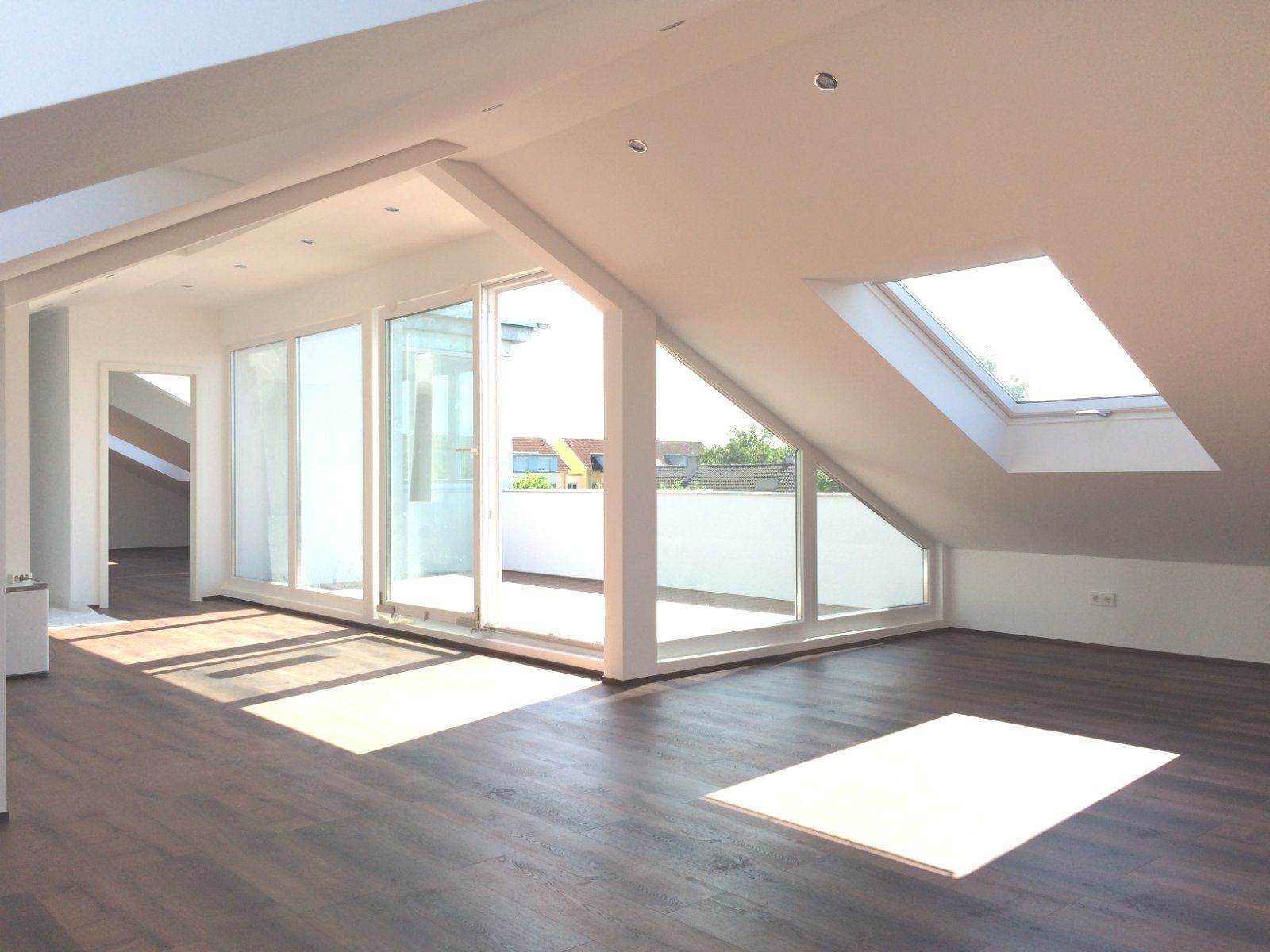 Renovierte Wohnung mit gestrichenen Decken und Wänden in Rheinfelden/Baden